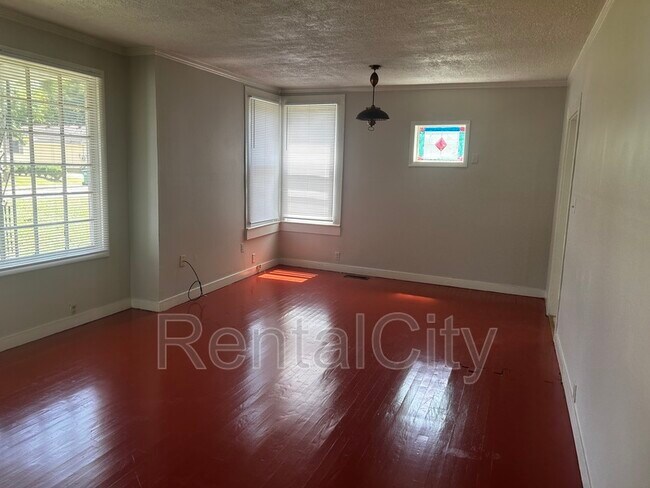Building Photo - 123 Craig St