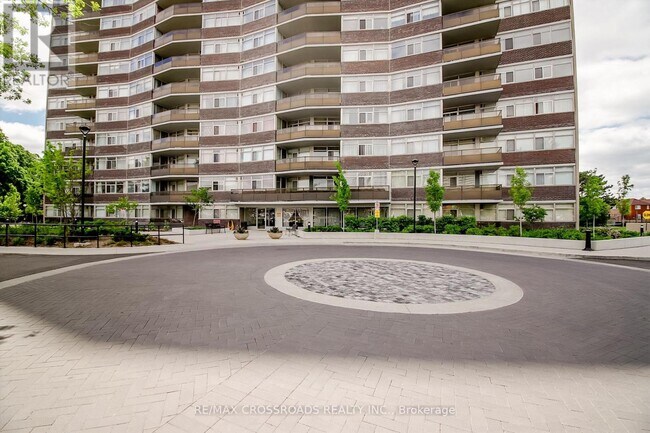 Photo du bâtiment - 3151 Bridletowne Cir