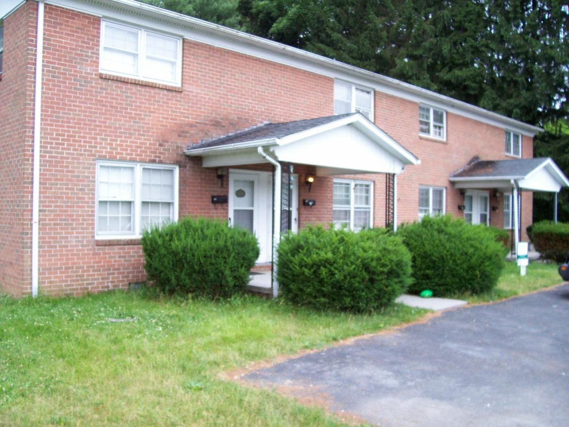 Primary Photo - 180 Greenbrier Ave