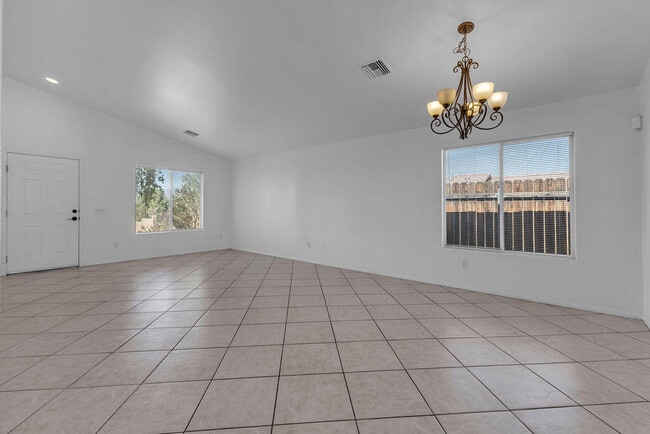 Foto del edificio - 66300 6th St