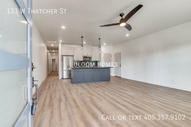 Building Photo - 133 W Thatcher St