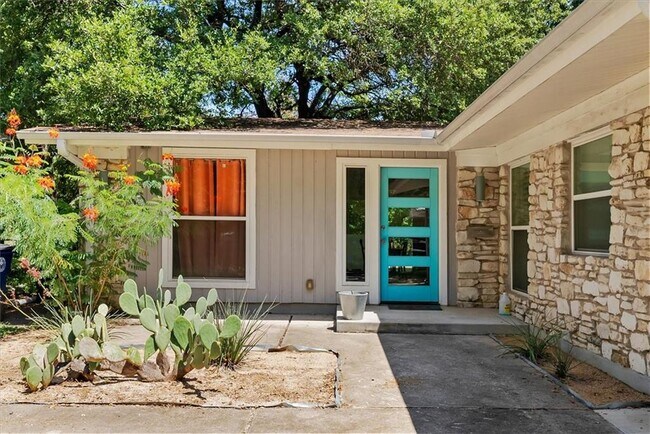 Building Photo - 2506 Spruceleaf Cir