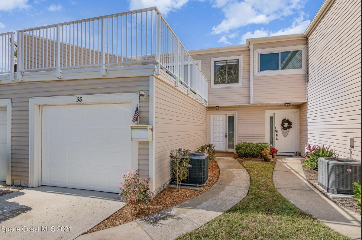 Primary Photo - Beachside Townhome with 1 car garage!