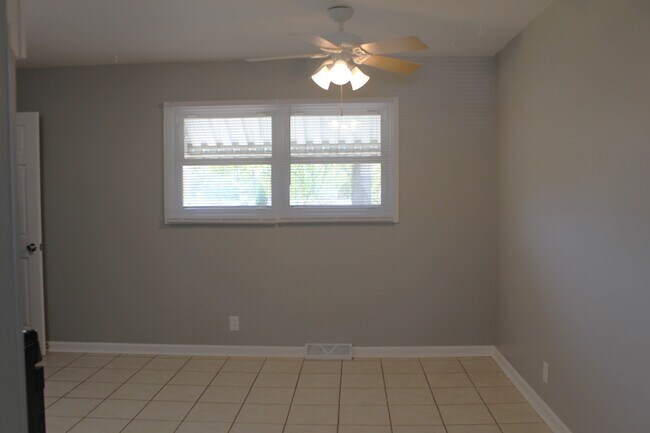 Foto del edificio - 3123 Chadwick Dr