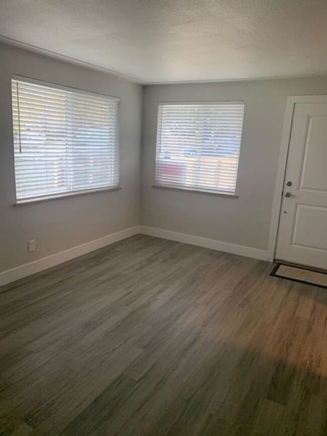 Building Photo - 3391-3393 W Walsh Pl