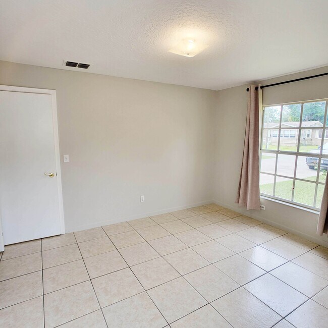 Foto del edificio - 8411 N Greenwood Ave