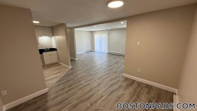 Foto del edificio - 310 Thompson Rd