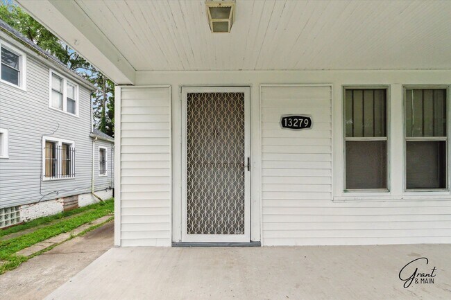 Foto del edificio - $1,300/month - 3 Bed 1 Bath SECTION 8 ONLY