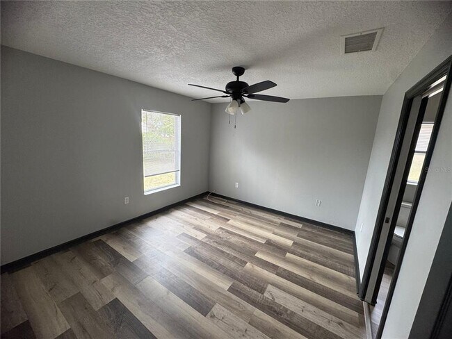 Foto del edificio - 6289 Mariner Blvd