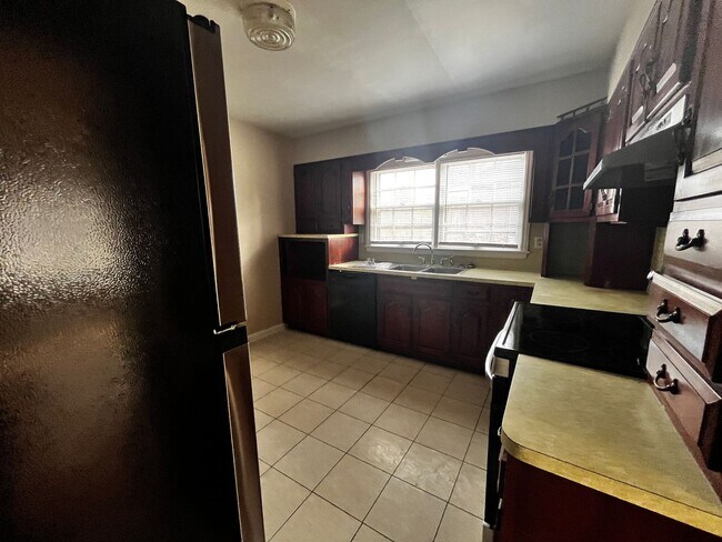 Building Photo - Spacious 3 Bedroom With A Basement