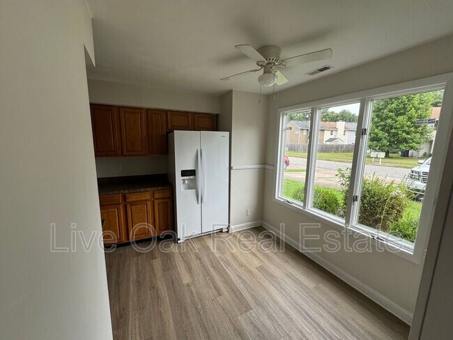 Foto del edificio - 3446 Bruin Dr