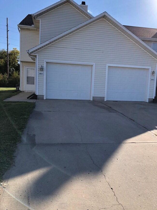 1007 Toulouse St, Belton, MO 64012 Townhome Rentals in Belton MO