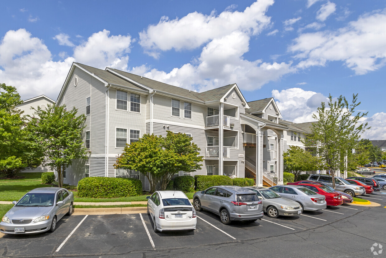 Foto principal - Dulles Center Apartments - Tax Credit