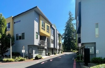 Building Photo - 16378 NE 12th Pl