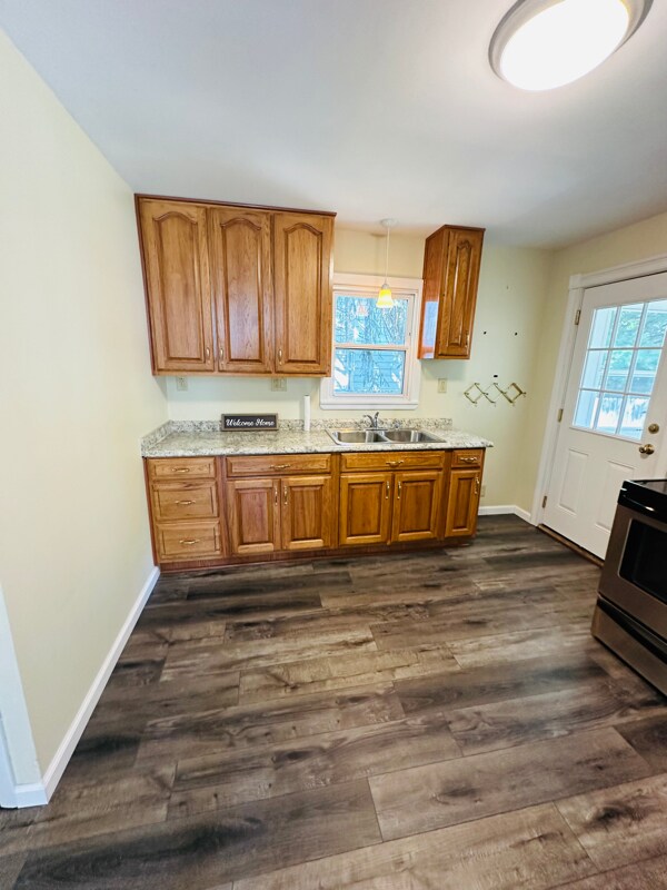 Foto del edificio - 121 Lincoln Ct