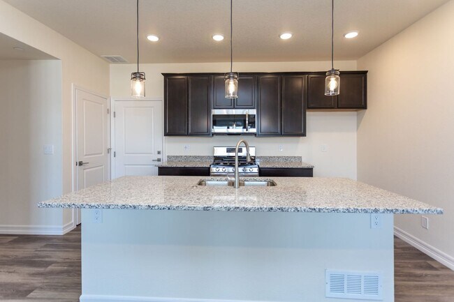 Foto del edificio - Stunning Home-Excellent Location!!
