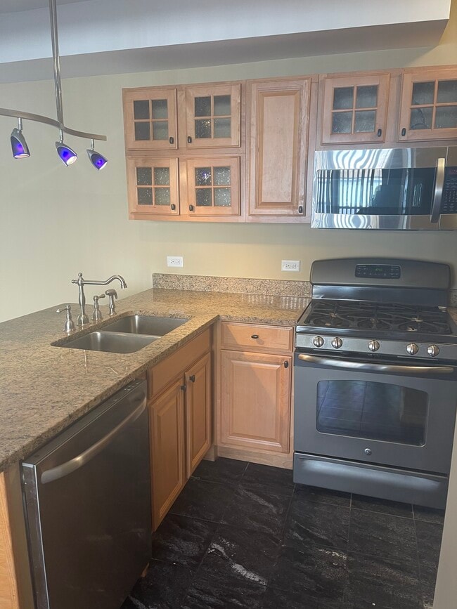 Building Photo - 2724 W Lunt Ave