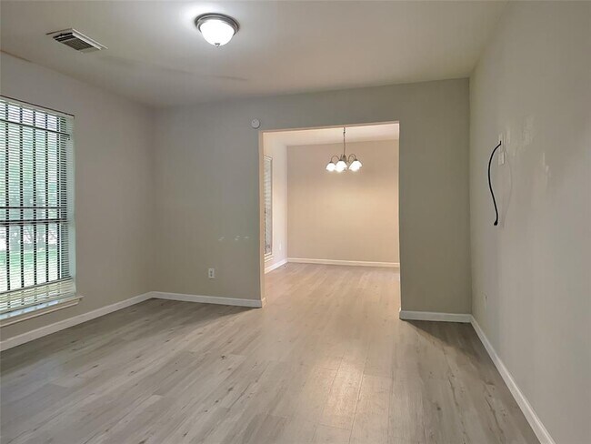 Foto del edificio - 12811 Roandale Dr