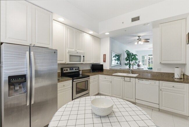 Foto del edificio - 1 Harbour Isle Dr E