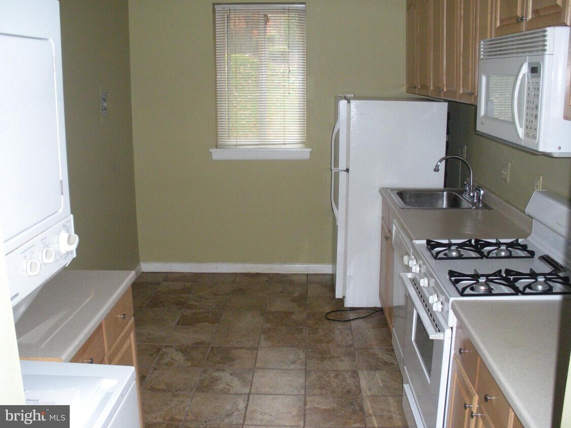 118431181A Shire Ct Unit 1A, Reston, VA 20191 Apartment for Rent in