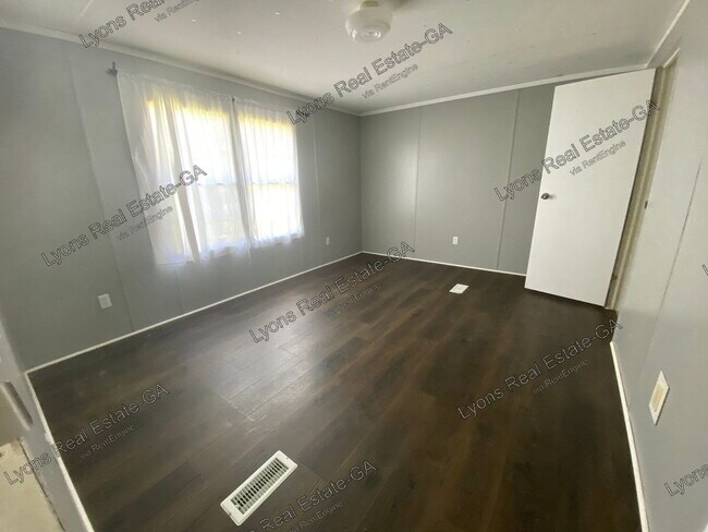 Foto del edificio - 604 Sycamore Dr