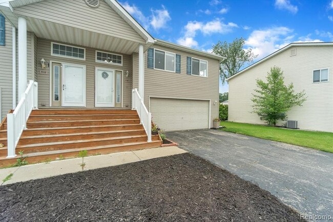 Building Photo - 1116 Lakeview Cir