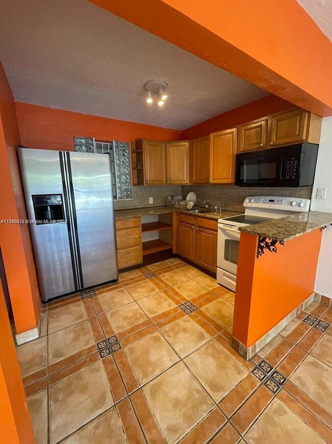 Foto del edificio - 16215 NE 18th Ct