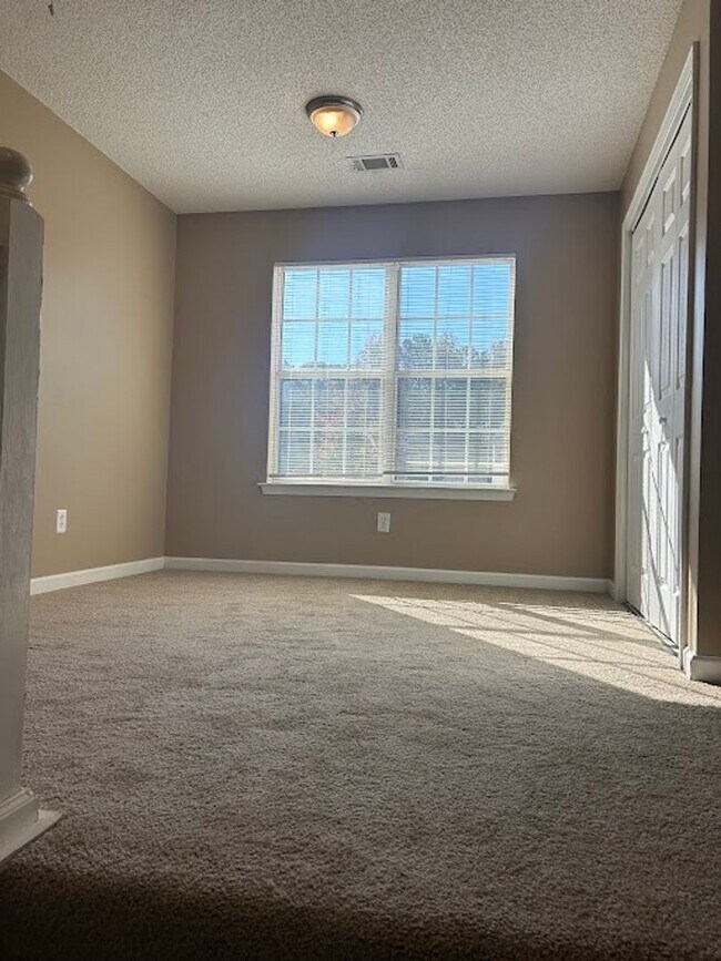 Foto del edificio - 3 bed and 2.5 bath in Rex, Georgia!