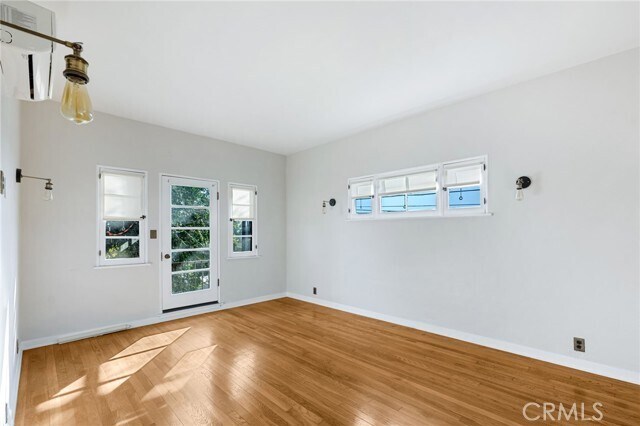 Foto del edificio - 1373 N Mentor Ave