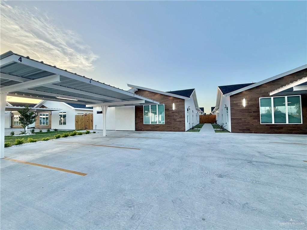 Primary Photo - 2305 E San Andrea St
