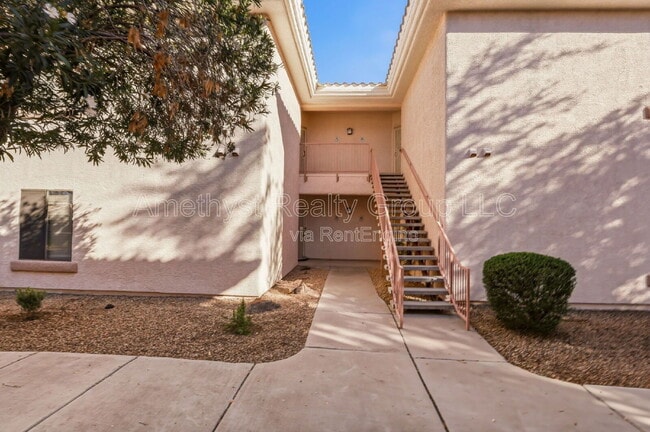 Foto del edificio - 10030 W Indian School Rd