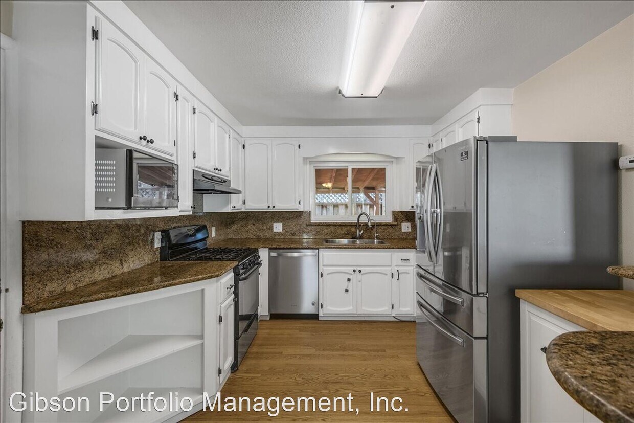 Primary Photo - 3 br, 2 bath House - 802 James Ave.