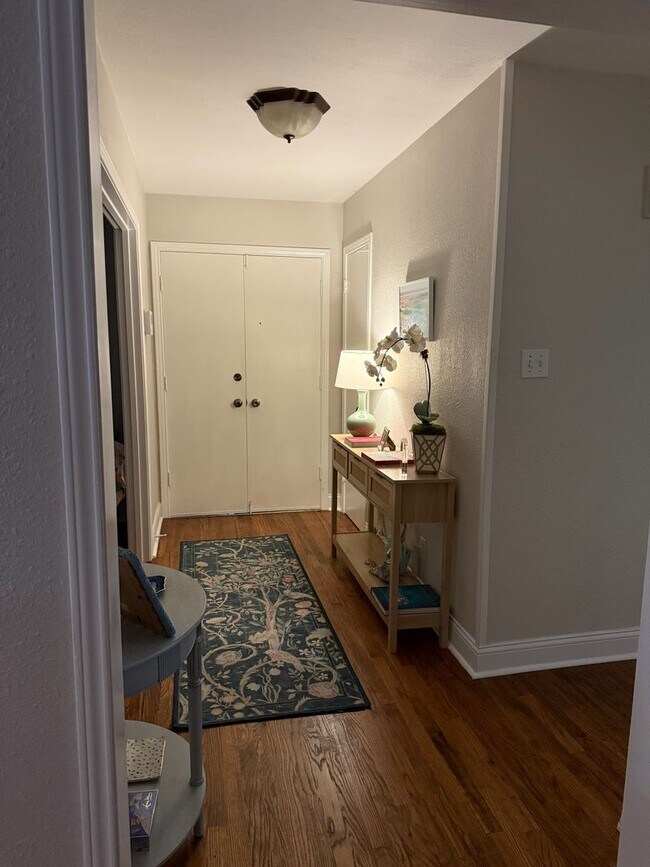 Foto del edificio - Overton Park home for Lease