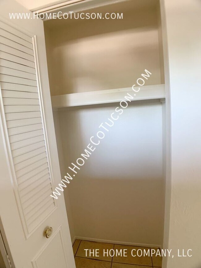 Foto del edificio - AVAILABLE NOW! 1446 E Iowa Dr