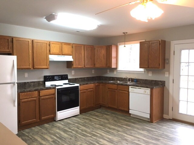 Foto del edificio - 18145 Piedmont Dr