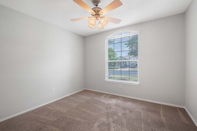 Foto del edificio - 4 Bedroom, 2 Bath, 1-Story Home Near Old S...