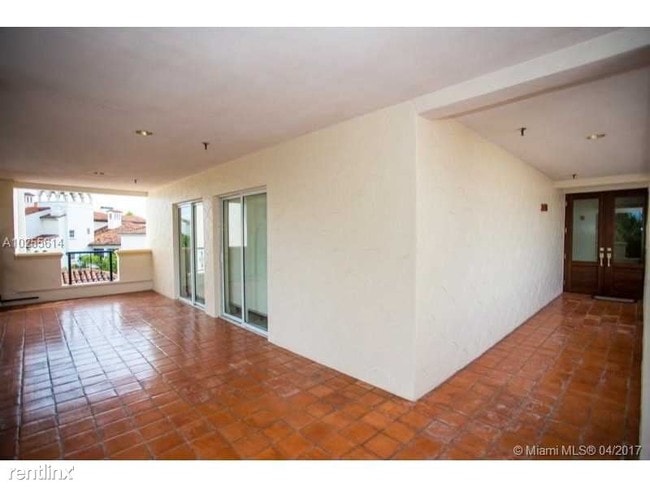 Building Photo - 2442 Fisher Island Dr