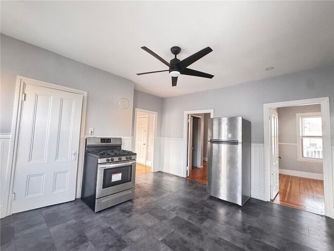 Building Photo - 72 Courtland St