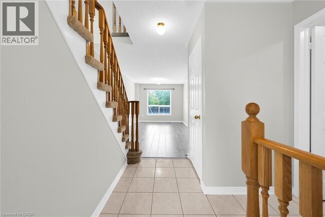 Building Photo - 2494 Newcastle Crescent