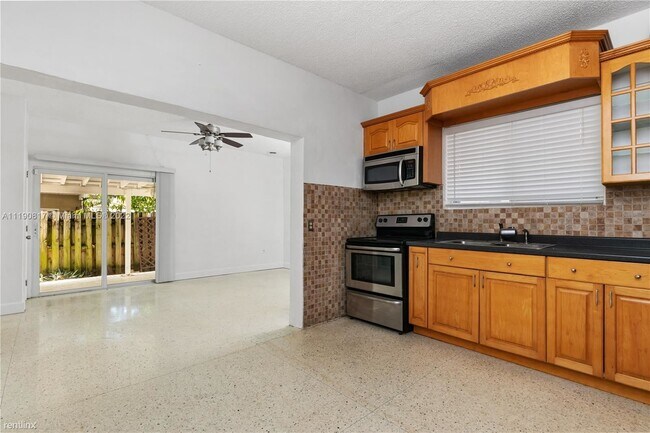 Foto del edificio - 3 br, 2 bath House - 426 SW 26th Rd