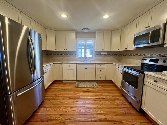 Building Photo - 31 Oenoke Pl