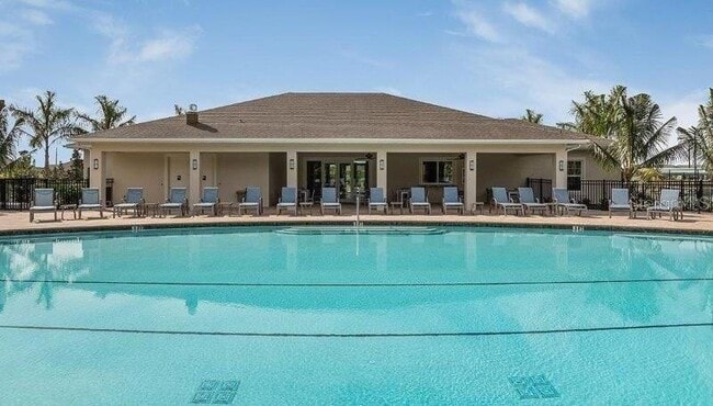 Building Photo - 7401 W Lenox Cir