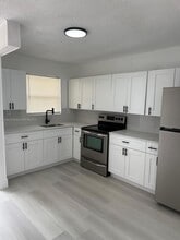 Building Photo - 1000 W 28th St
