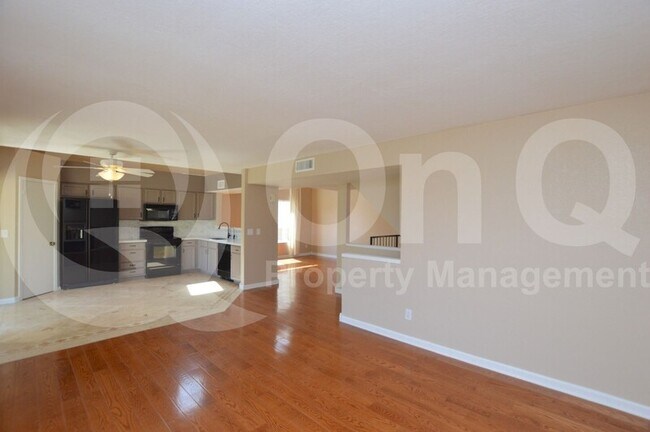 Building Photo - 5449 E Elmwood St