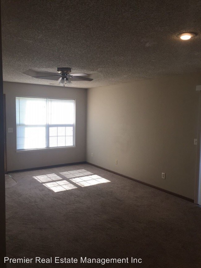 Building Photo - 402 NE Austin St
