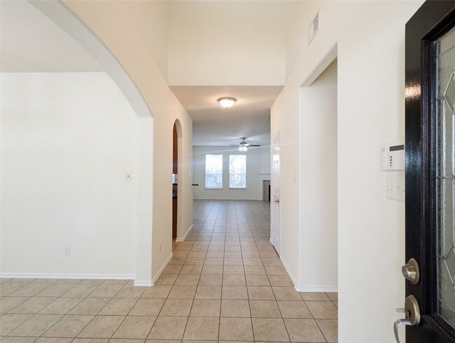 Building Photo - 6223 Summerfield Glade Ln