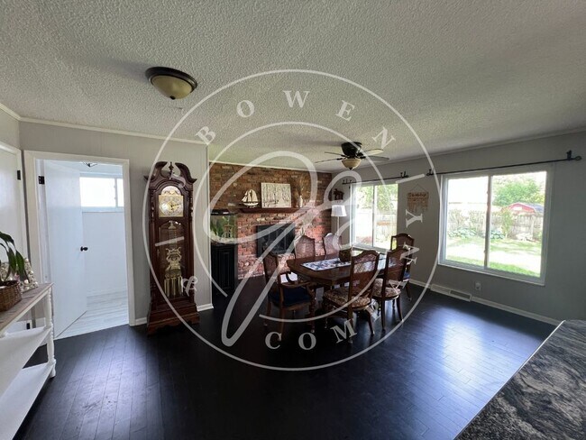 Foto del edificio - "Charming 3 bedroom 2 bathroom Sylvania home with Granite Countertops.
