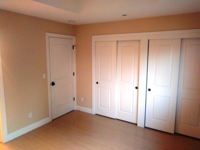 Foto del edificio - 155 Bellerose Dr