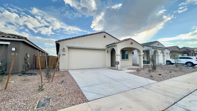 Building Photo - 16805 W Shangri La Rd