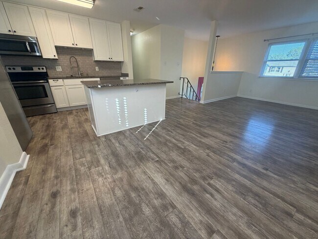 Building Photo - 3061 Ole Towne Ln